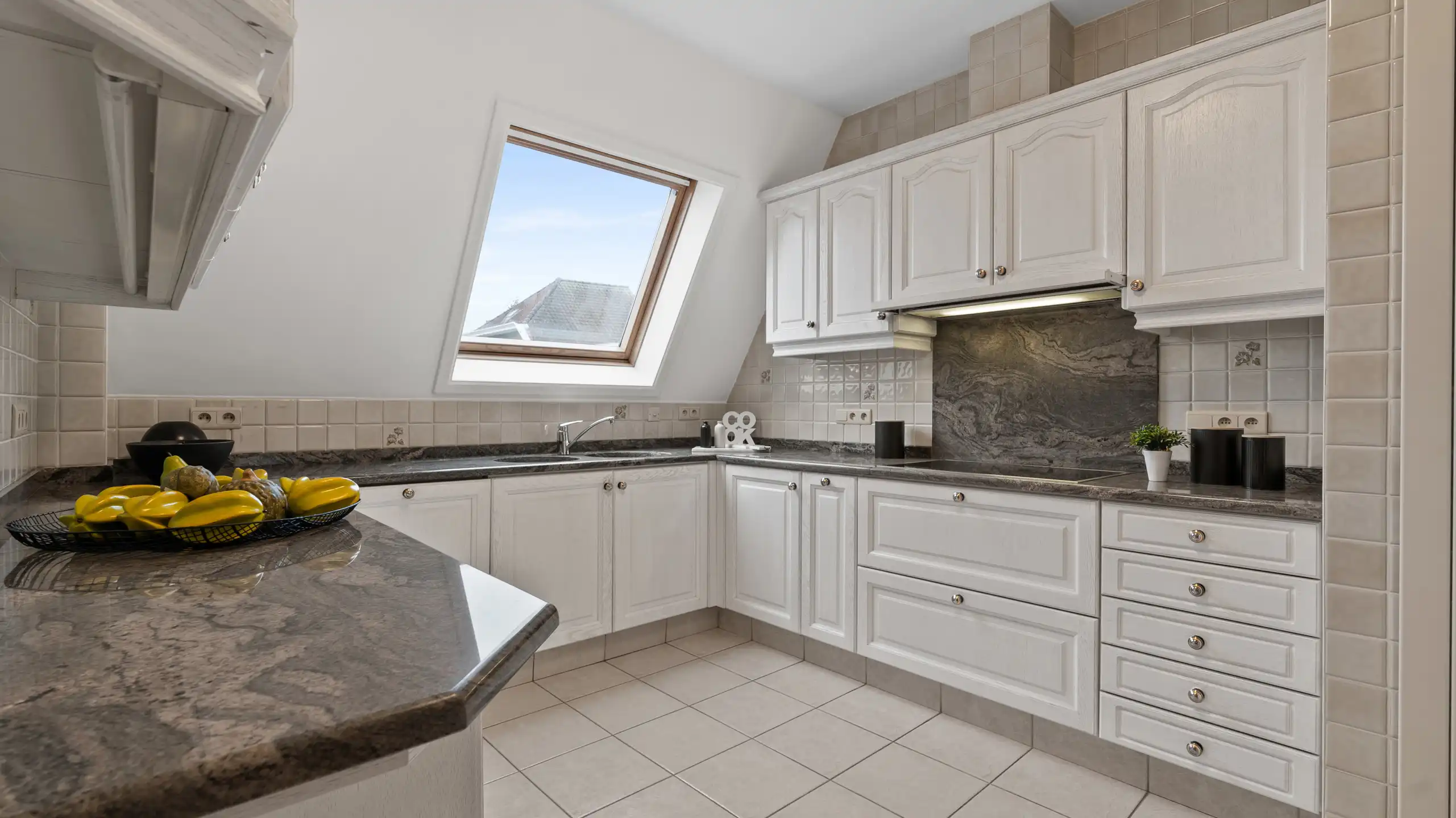 Ruim appartement van 245 m² centraal in Mortsel foto 9