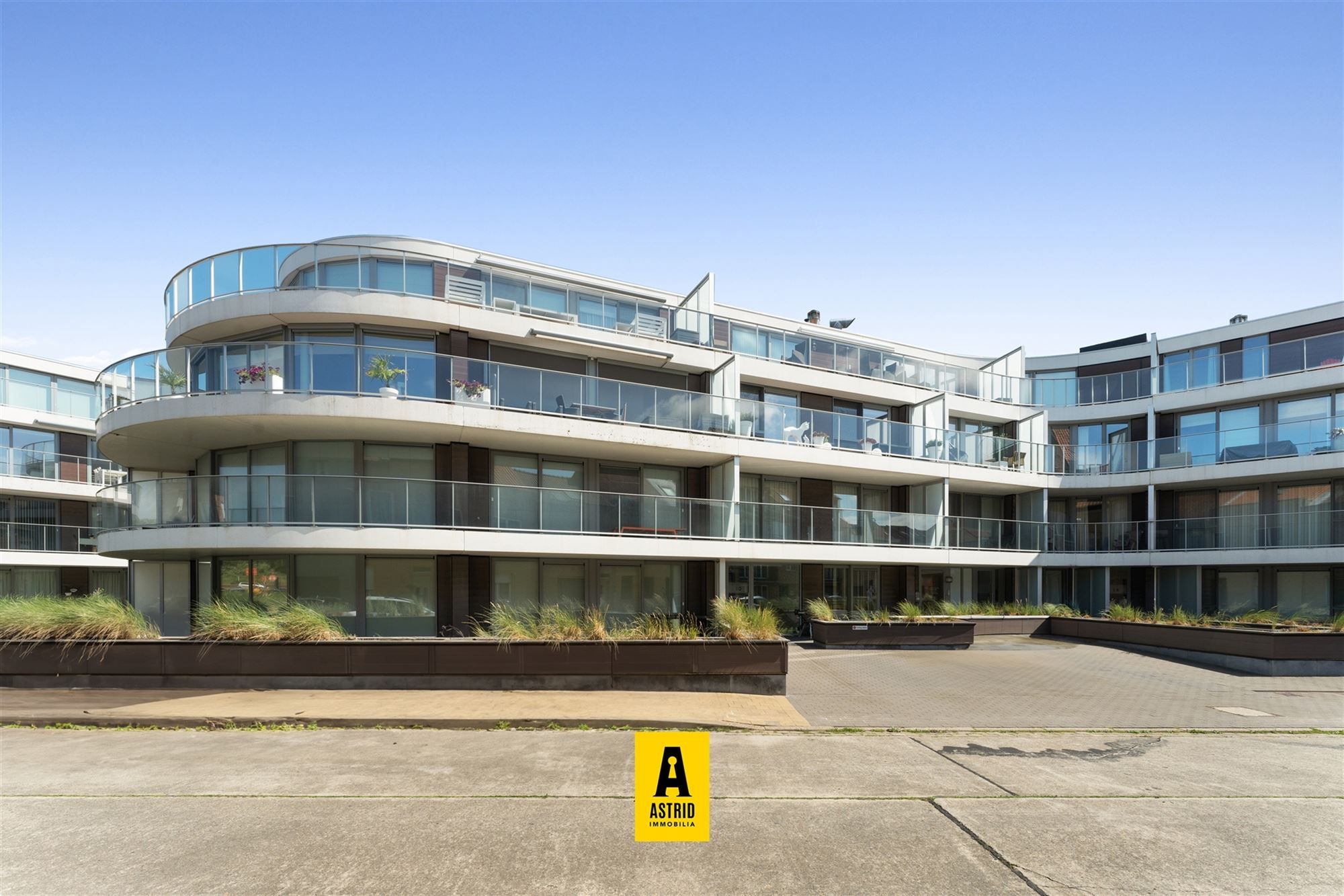 Ondergrondse garagebox (16,5 m2) in Groenendijkstraat. foto {{pictureIndex}}