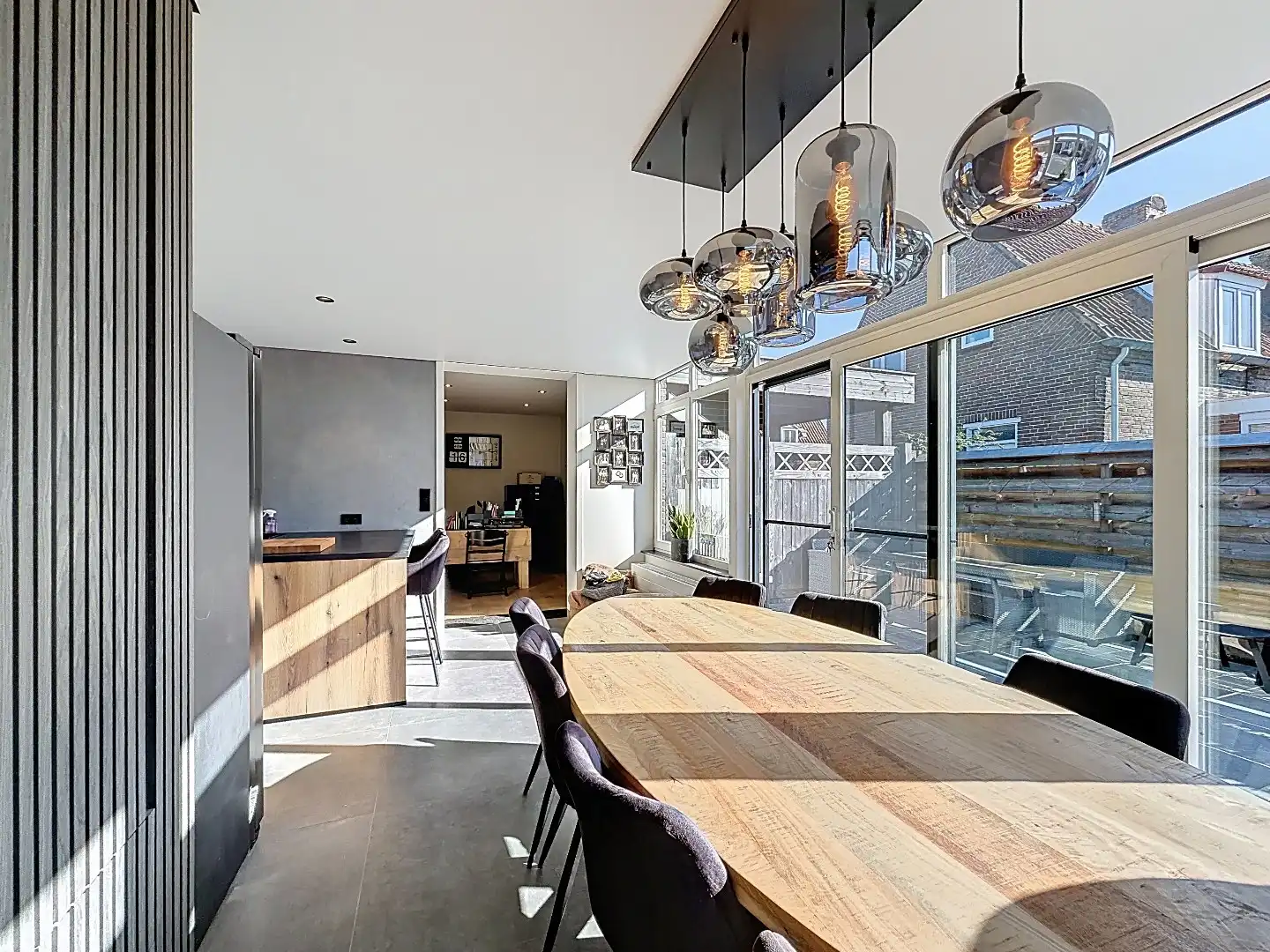 Instapklare twee-onder-een-kapwoning met uitbouw, luxe overkapping en zonnige tuin op het westen  foto 13