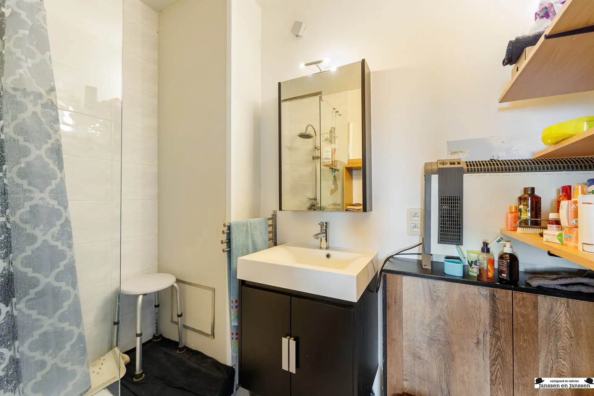 Bemeubeld 2-slaapkamerappartement met prachtig uitzicht! foto 11