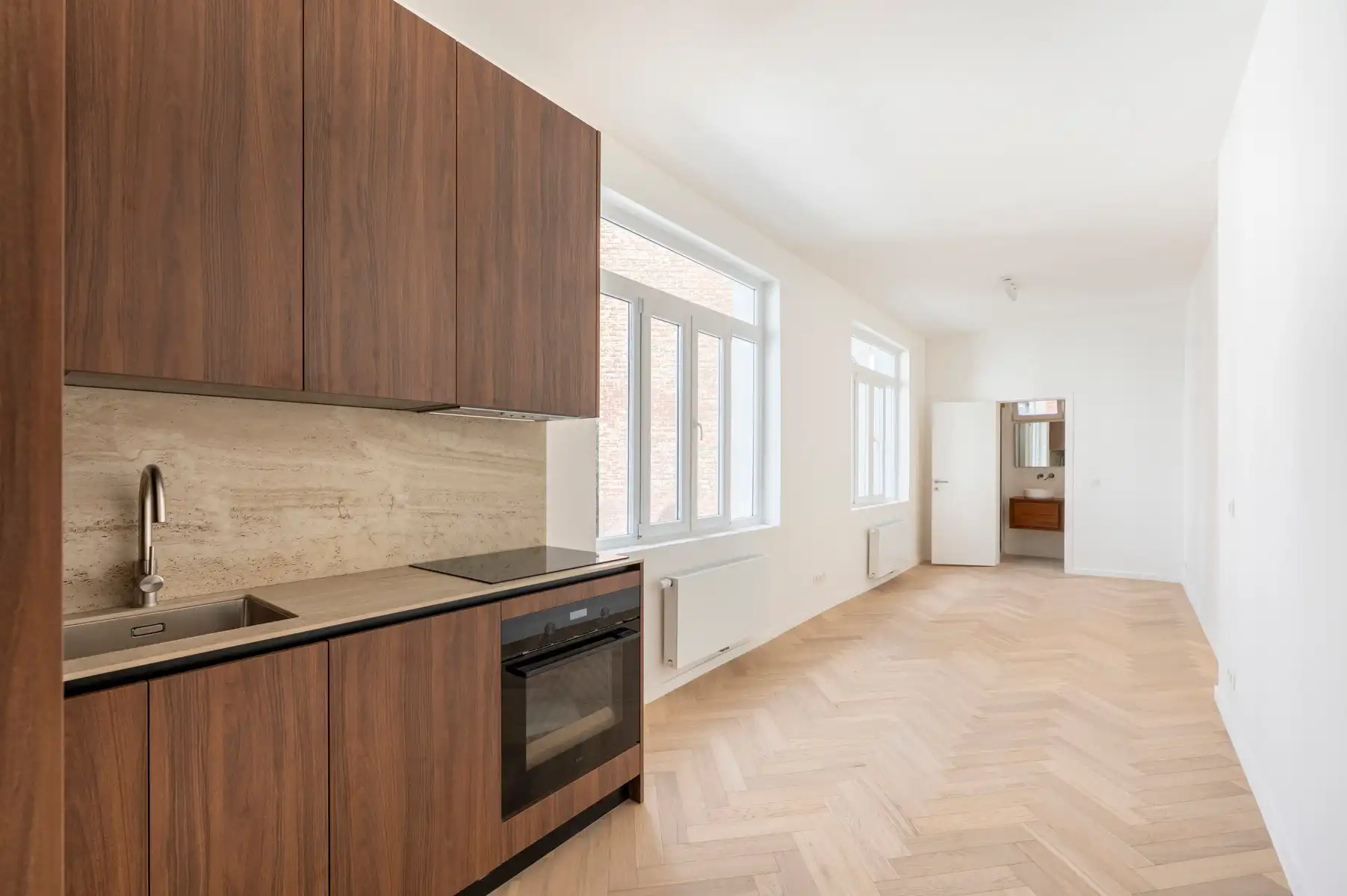 Gerenoveerde studio te huur  foto {{pictureIndex}}