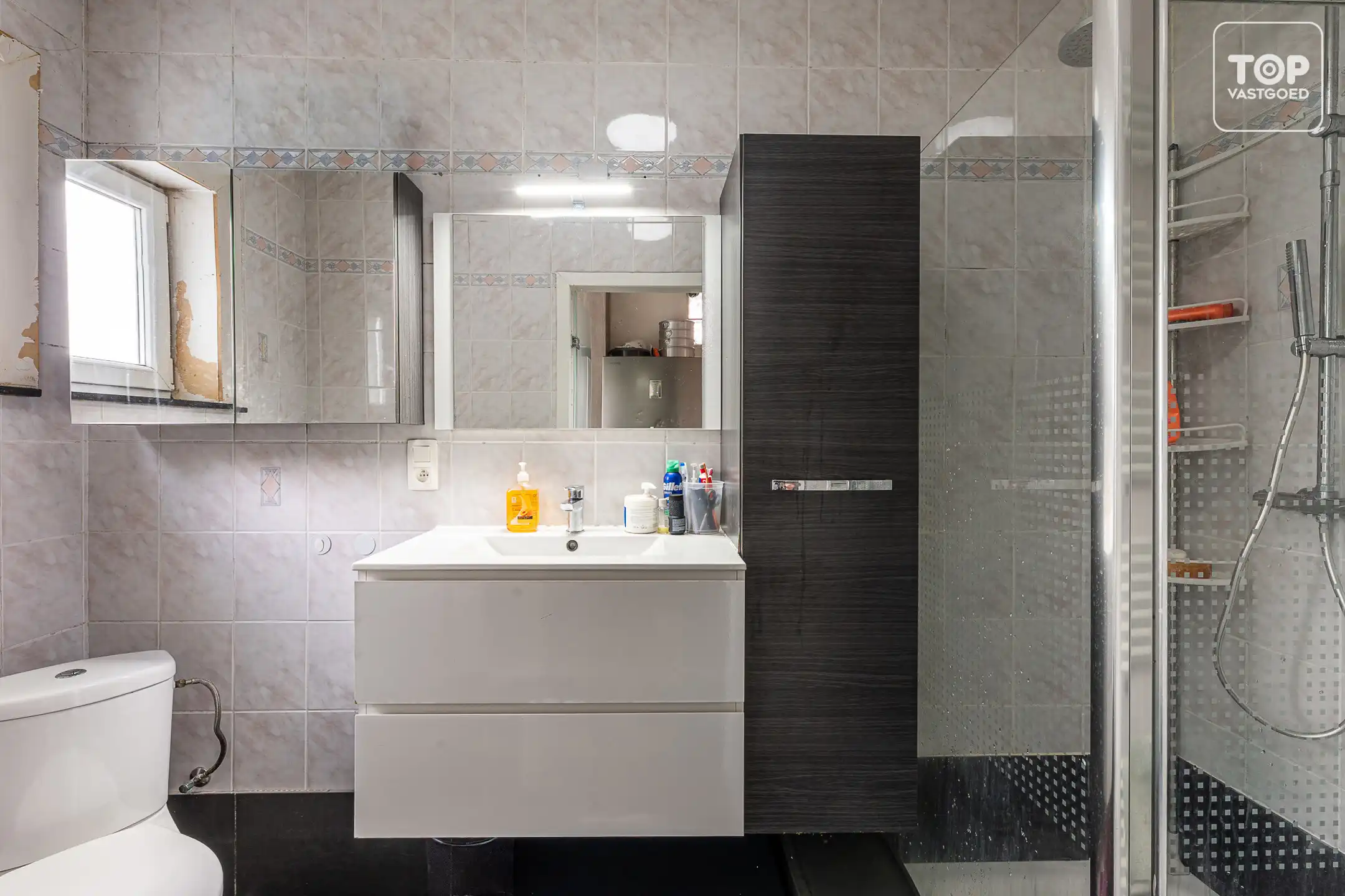 Karaktervolle half open woning met mooie gevel.  foto 14