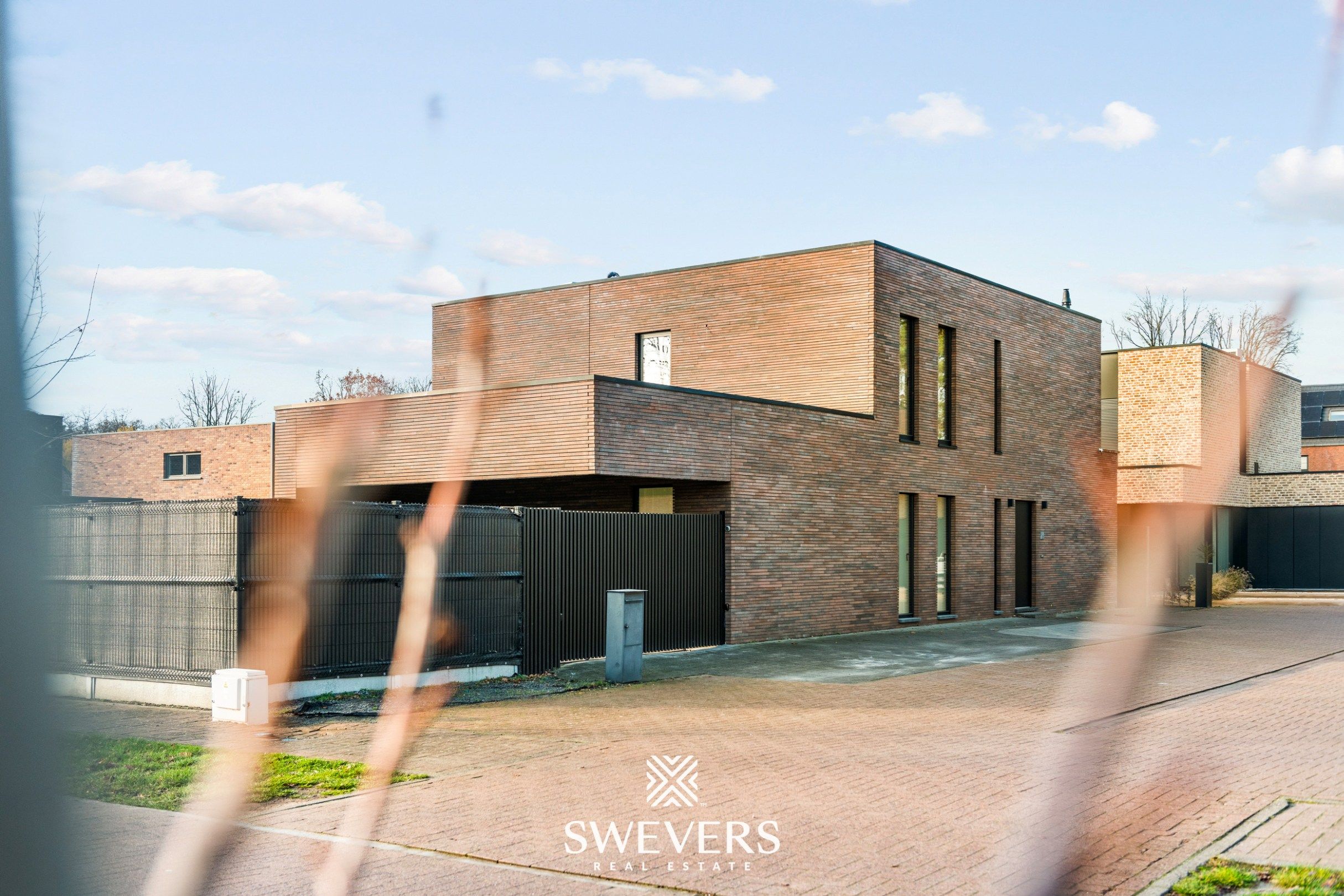 Instapklare, energiezuinige gezinswoning van 224m² te Beringen foto {{pictureIndex}}