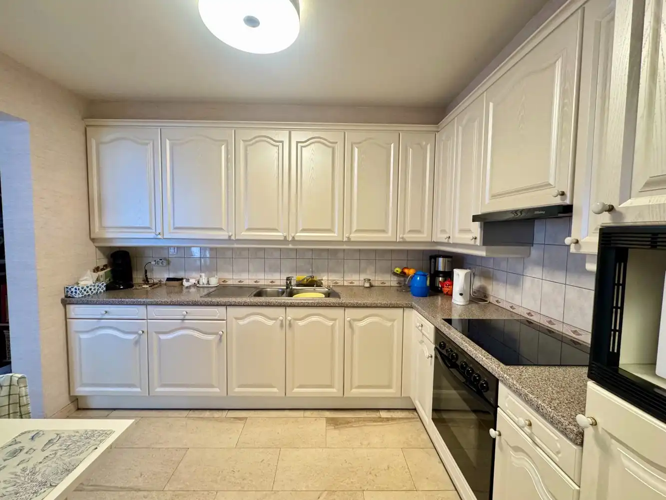 INSTAPKLAAR GELIJKVLOERS APPARTEMENT (H.O.B) foto 5