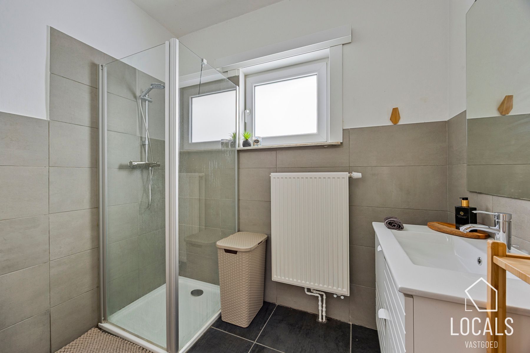 Mooi gerenoveerd 3-slaapkamerappartement te Nieuwerkerken foto 16