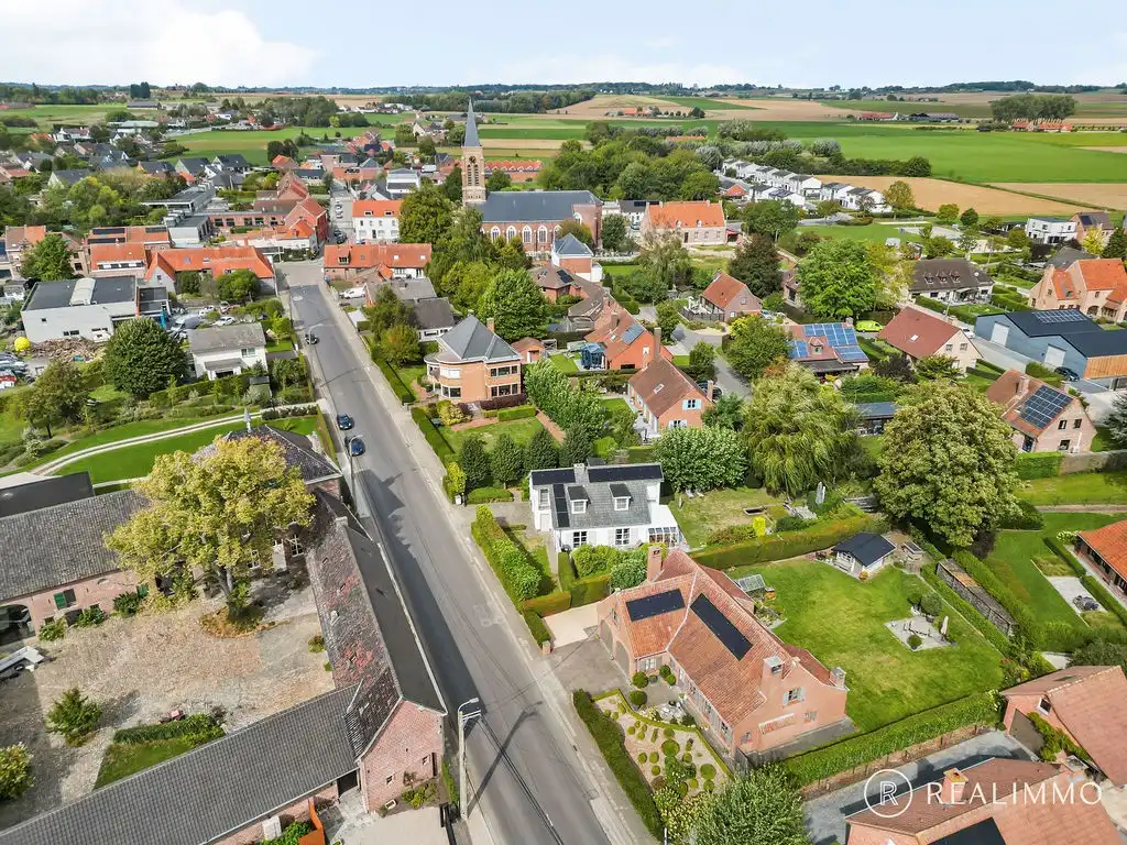 Ruime alleenstaande woning met prachtige tuin in Kooigem foto 24