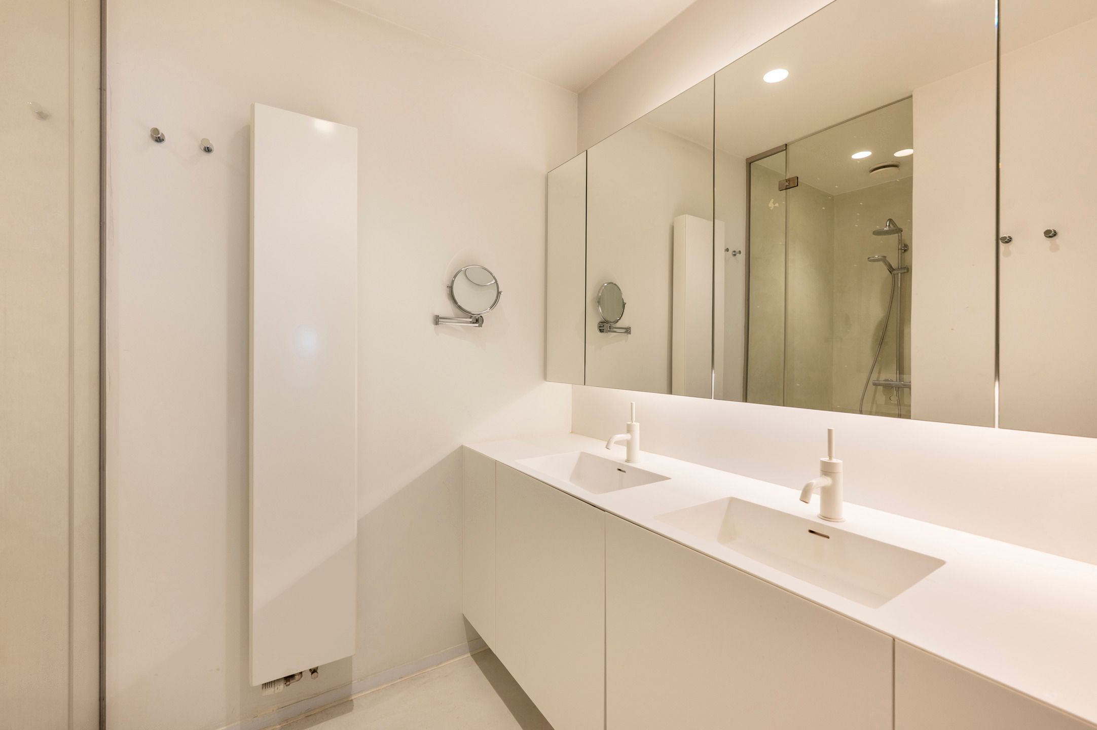 ANTWERPEN - Ruim en licht appartement met uitzonderlijk uitzicht op de kaaien foto 16