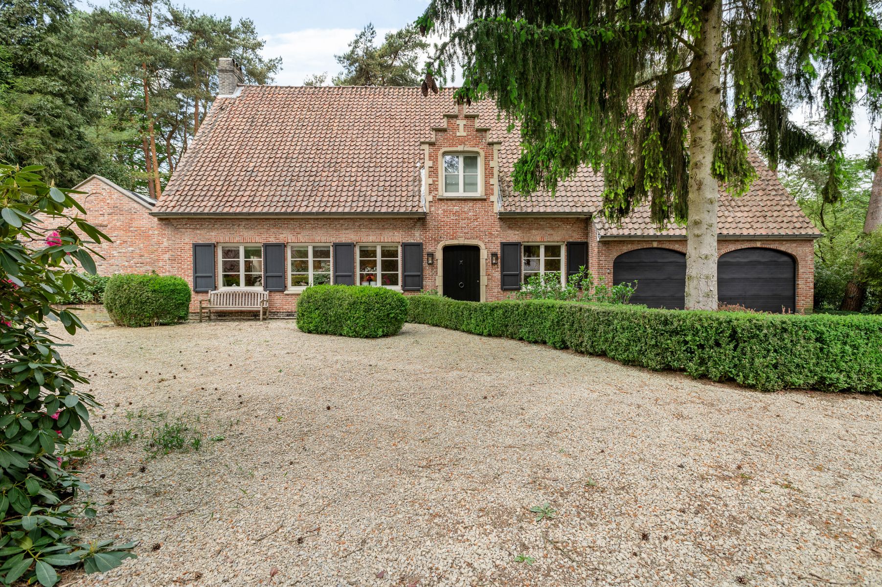 Ruime villa op toplocatie in de gegeerde wijk Koningshof foto {{pictureIndex}}