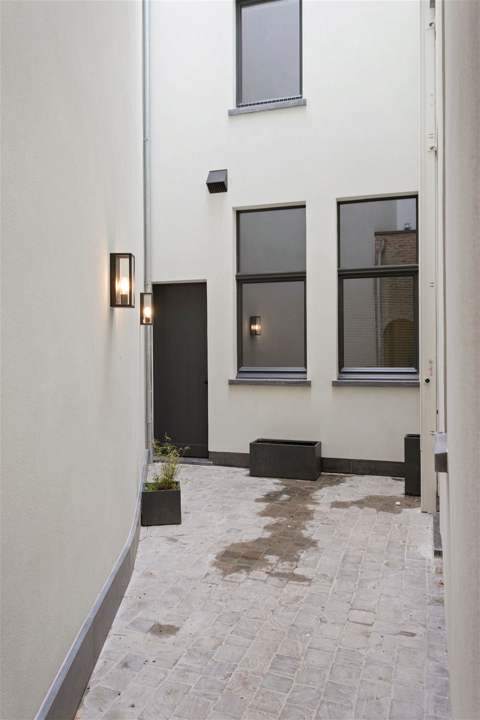 Volledig gemeubeld gelijkvloers 1 slaapkamer appartement met koer in"Stylish renovatieproject" foto 16