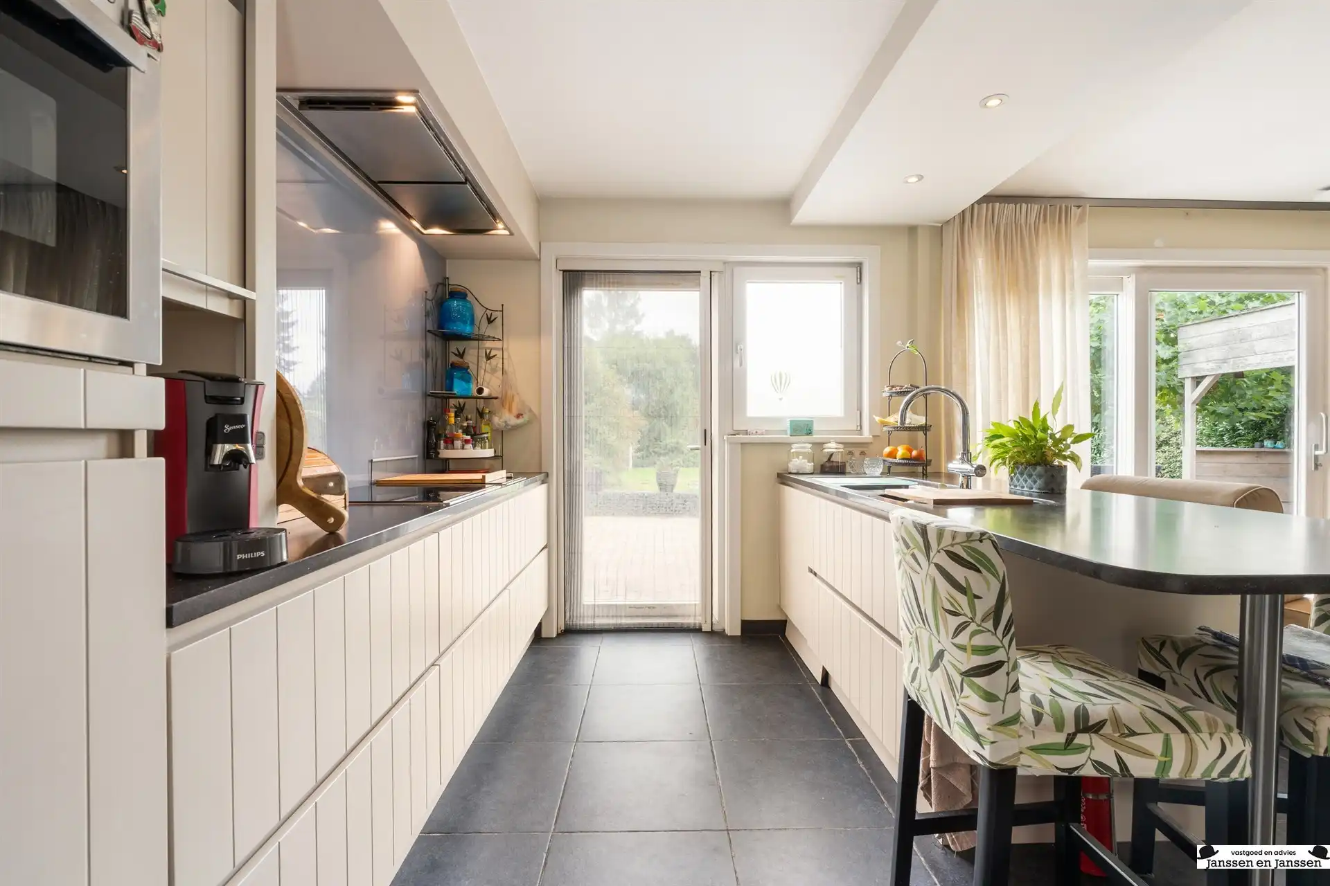 Unieke laagbouwwoning met 4 slaapkamers foto 11