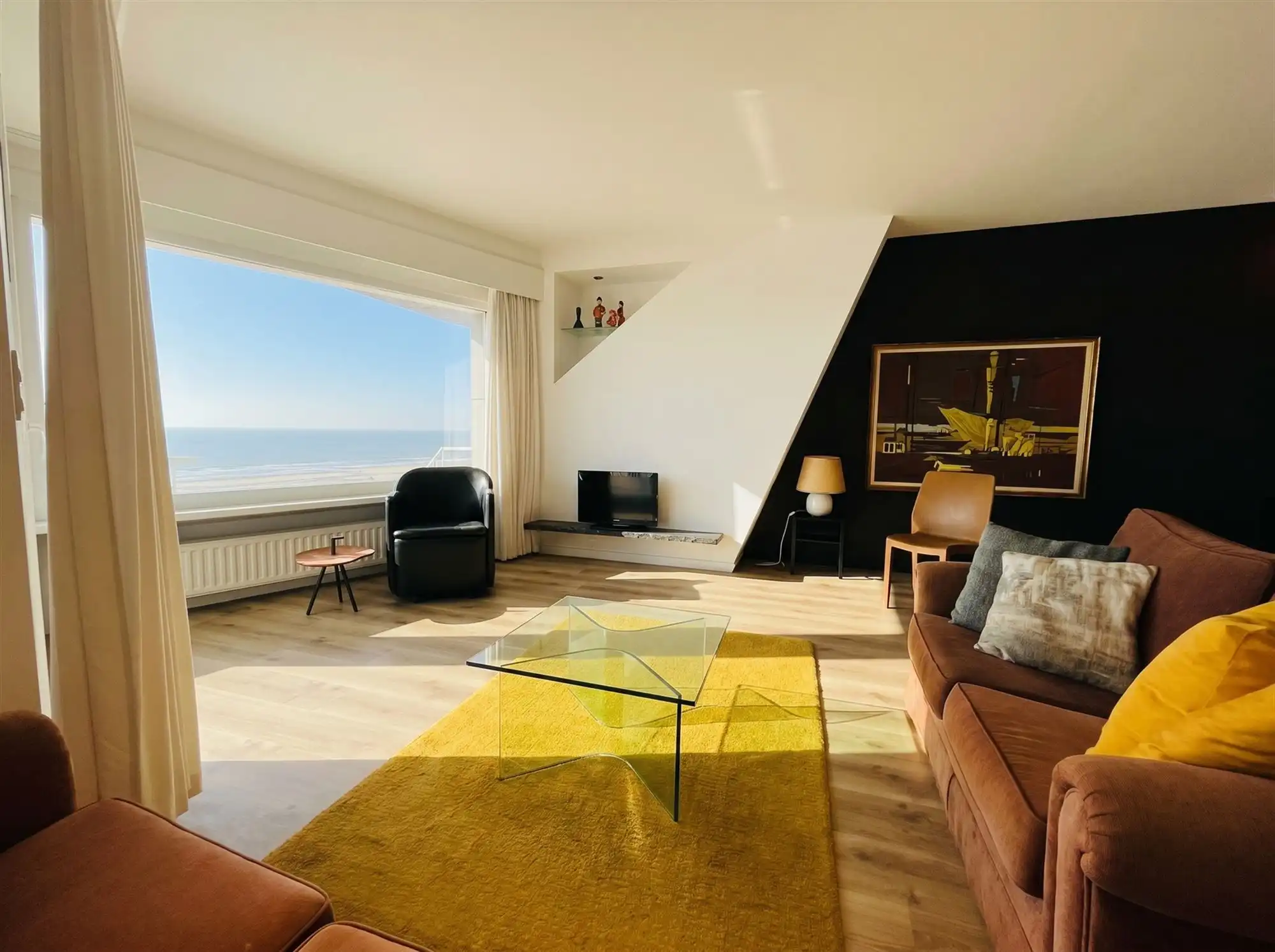Luxueus, gemeubeld appartement met terras foto {{pictureIndex}}
