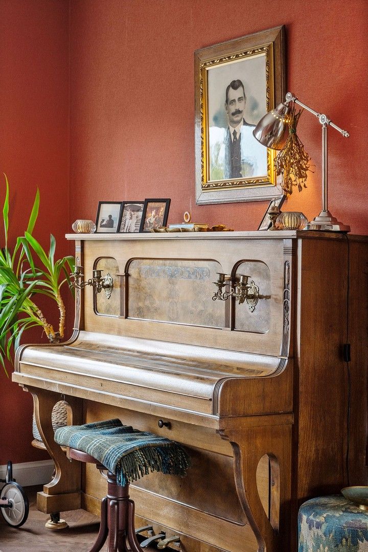 Prachtige karaktervolle, halfopen, robuuste én energiezuinige bel-étage van de jaren '50 met 4 slaapkamers, garage, kelderverdieping en paradijselijke tuin. foto 17