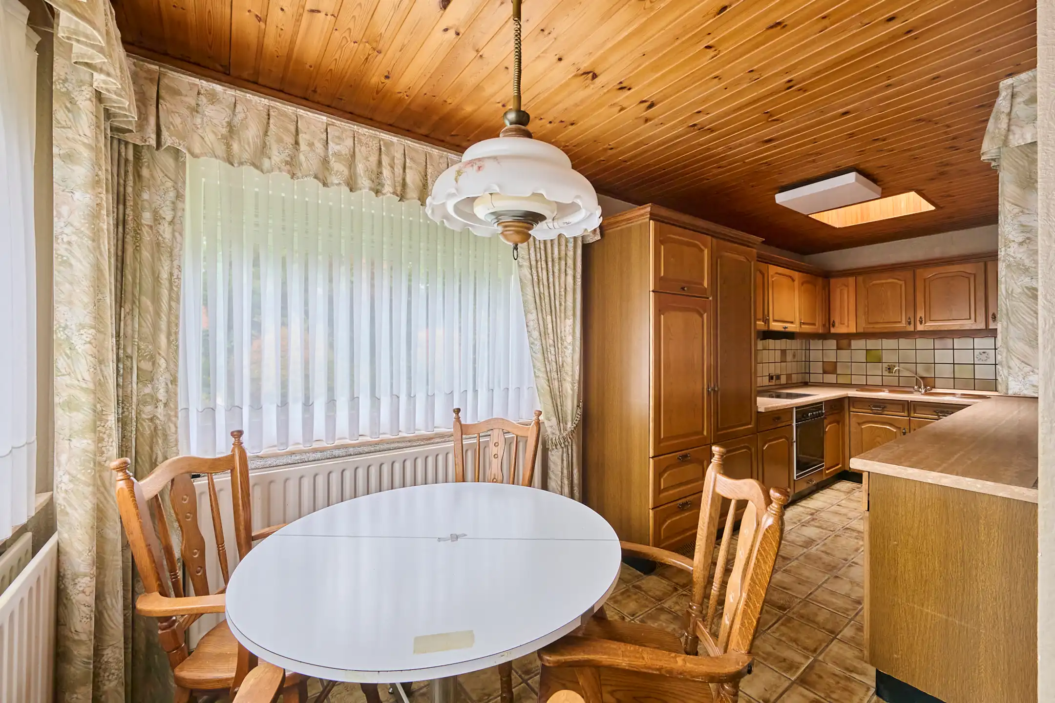 RUSTIG GELEGEN OP TE FRISSEN GEZINSWONING OP 6a in As. foto 3