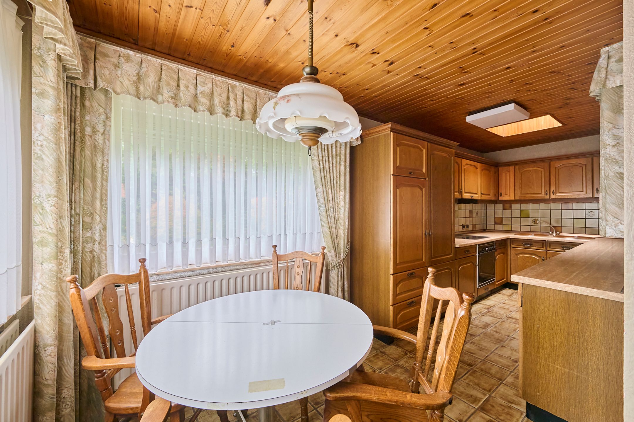 RUSTIG GELEGEN OP TE FRISSEN GEZINSWONING OP 6a in As. foto 3