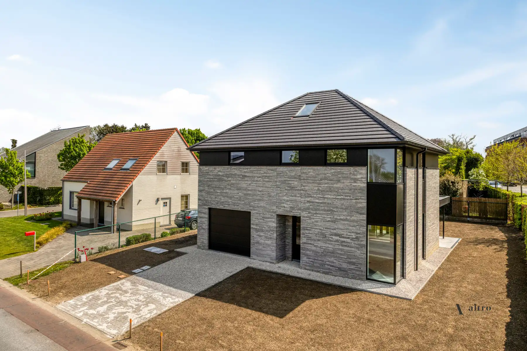 Stijlvolle en toekomstgerichte nieuwbouwwoning in Aalter foto {{pictureIndex}}