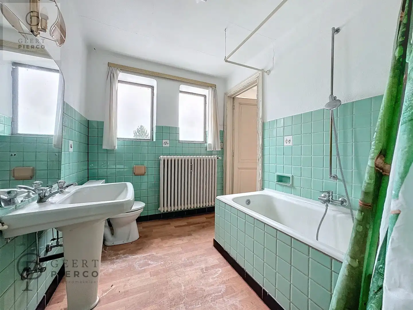 Ruim handelspand met ruim appartement foto 17