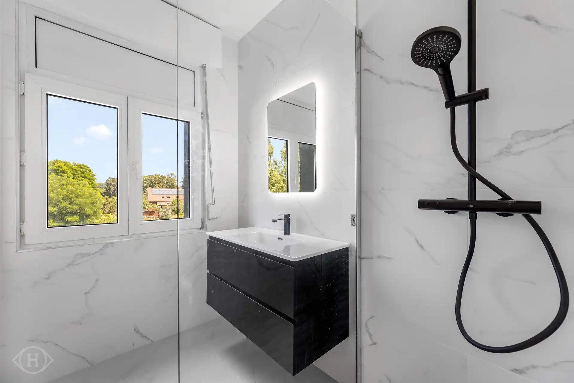 Instapklare woning met prachtige tuin op toplocatie foto 12