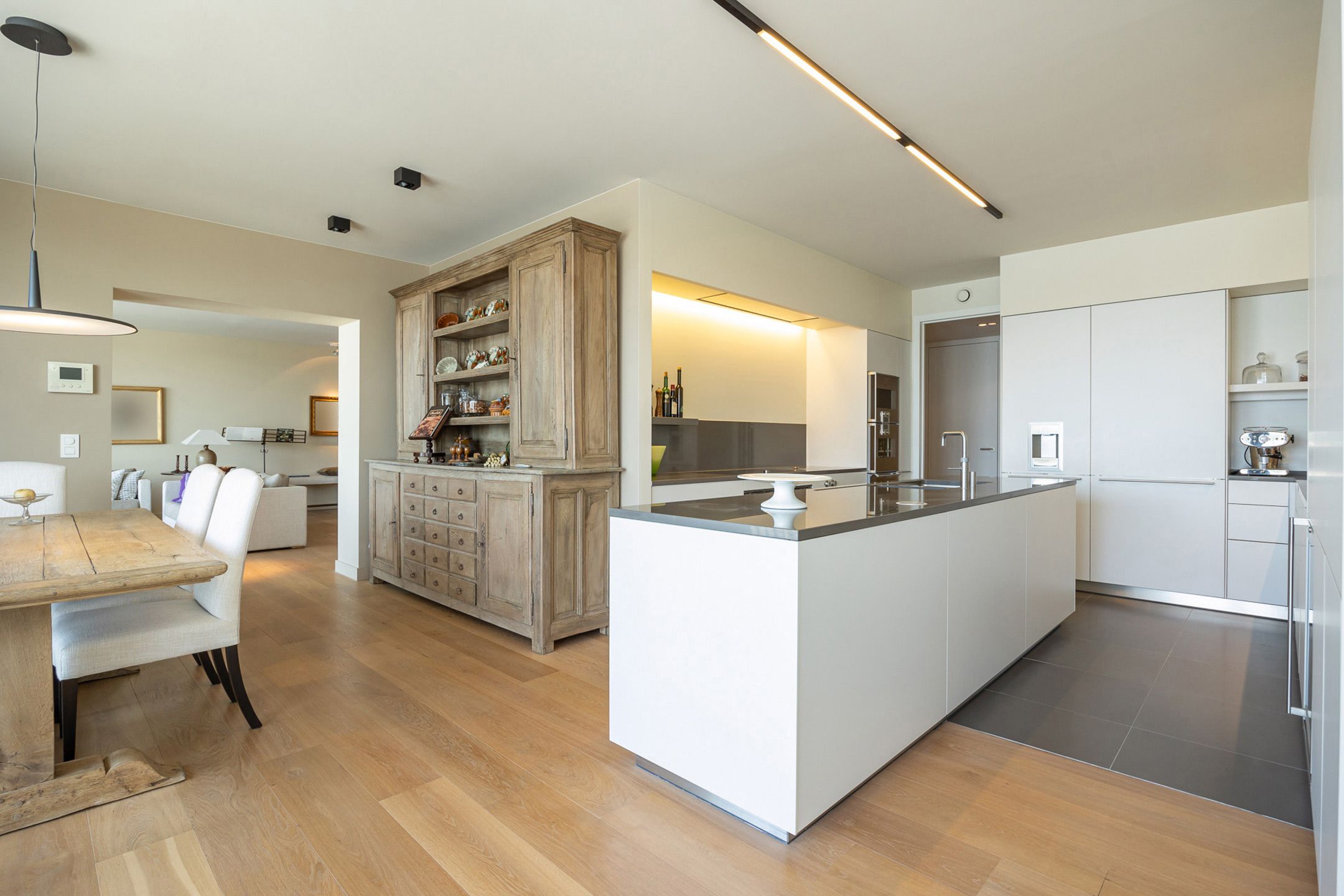ANTWERPEN - Ruim appartement met Scheldezicht en 2 terrassen foto 13