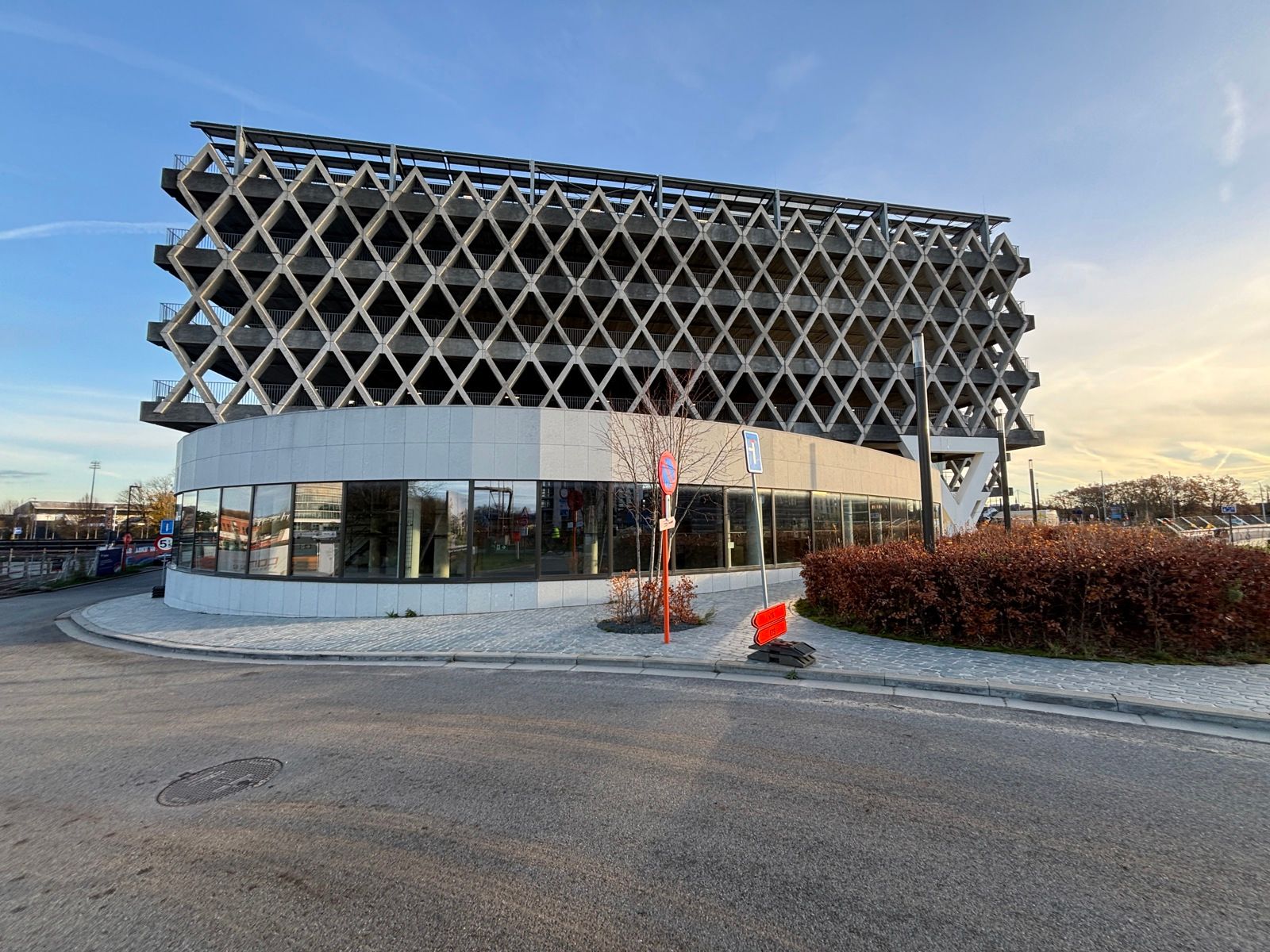 Commerciële ruimte (999 m²) te huur – Keerdok Mechelen foto {{pictureIndex}}