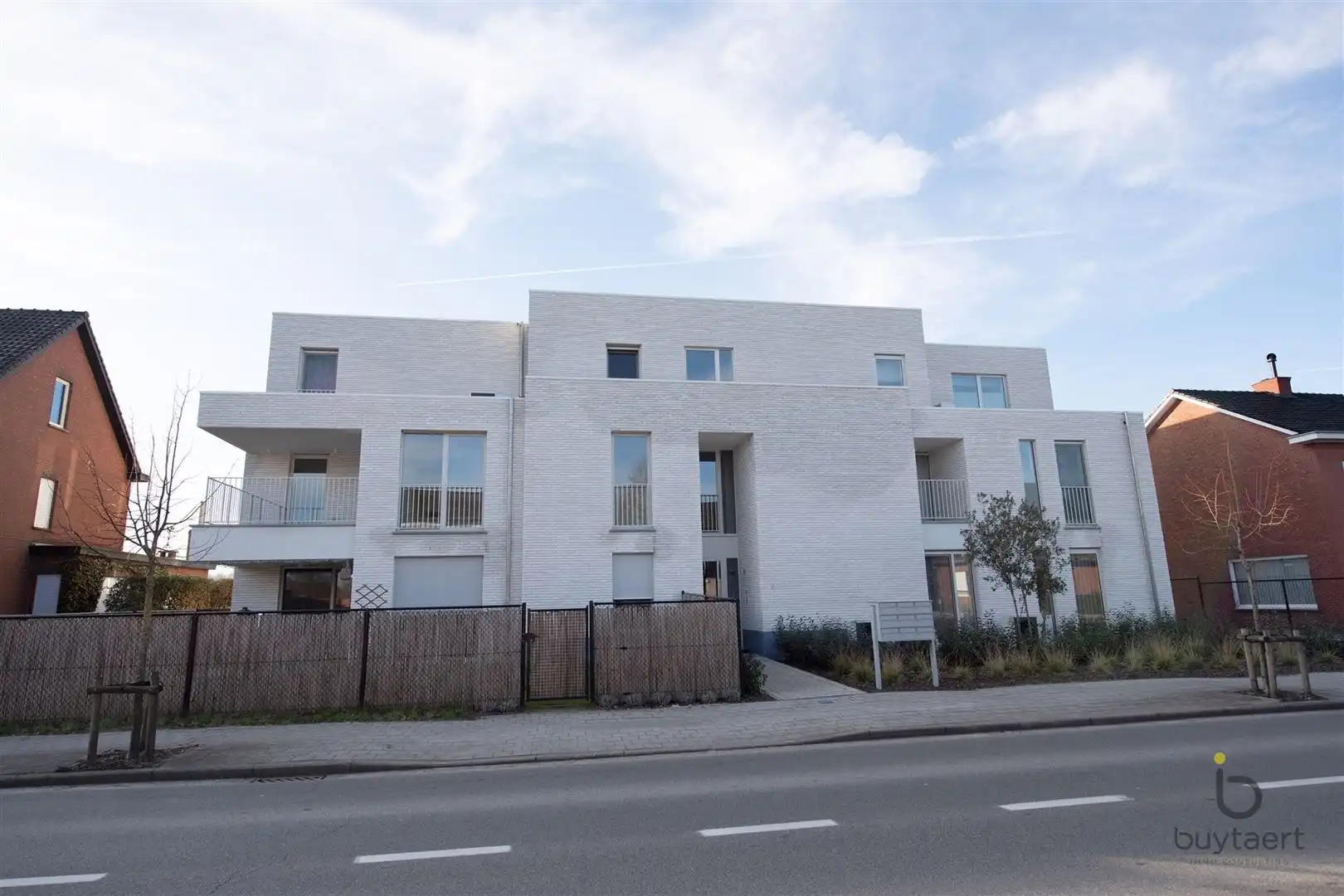 Recent 1 slaapkamer appartement met prachtig uitzicht! foto 38