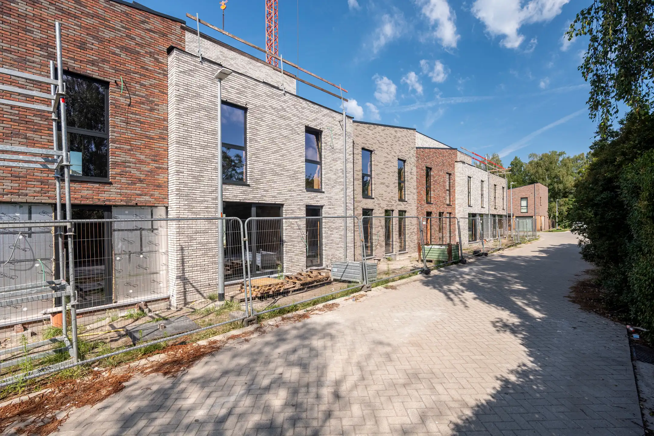 BEN woningen met 4 slpks, 2 badks, en tuinen met bijgebouw  foto 3