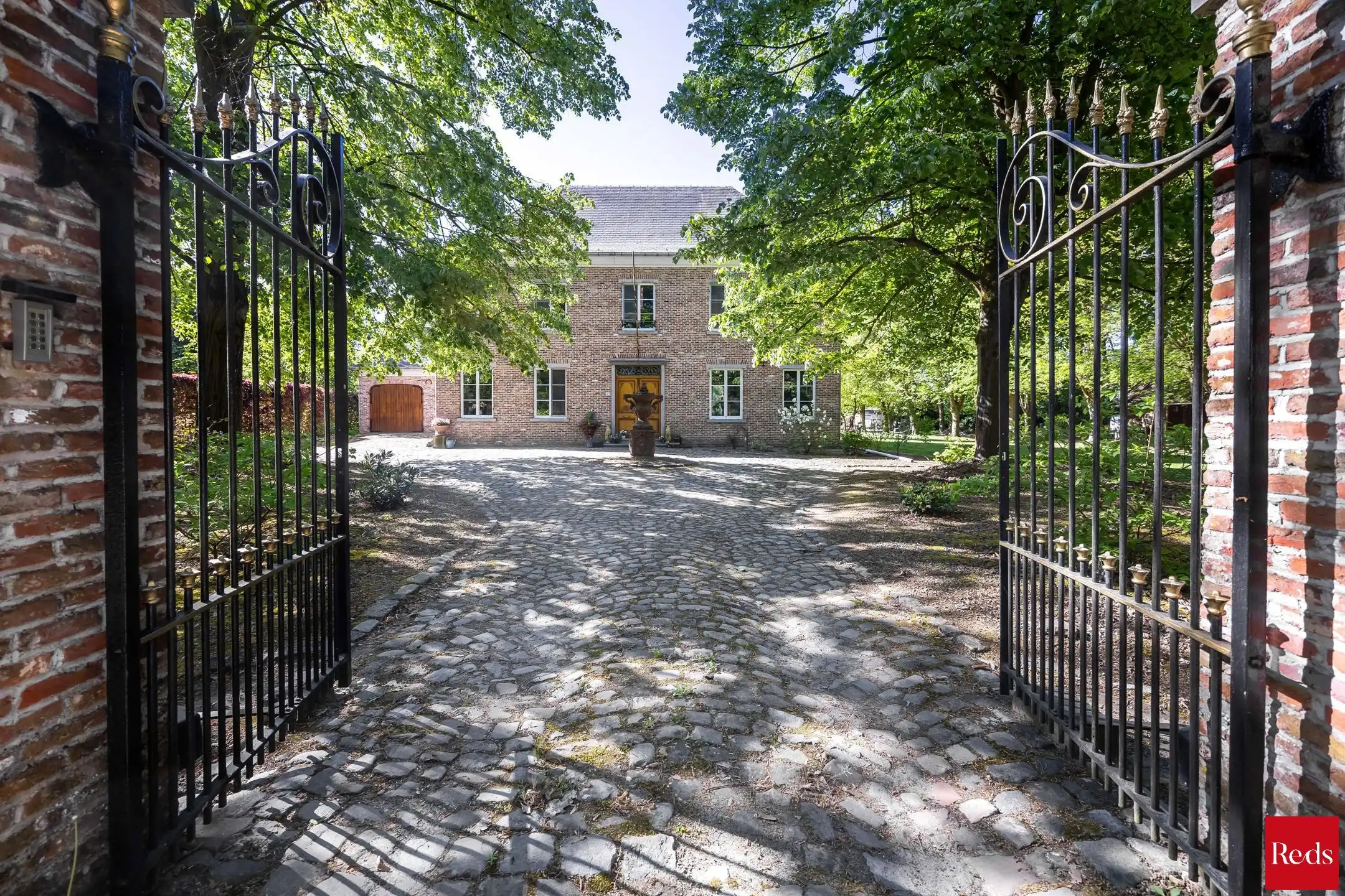 Karaktervolle villa op ruim perceel foto 3