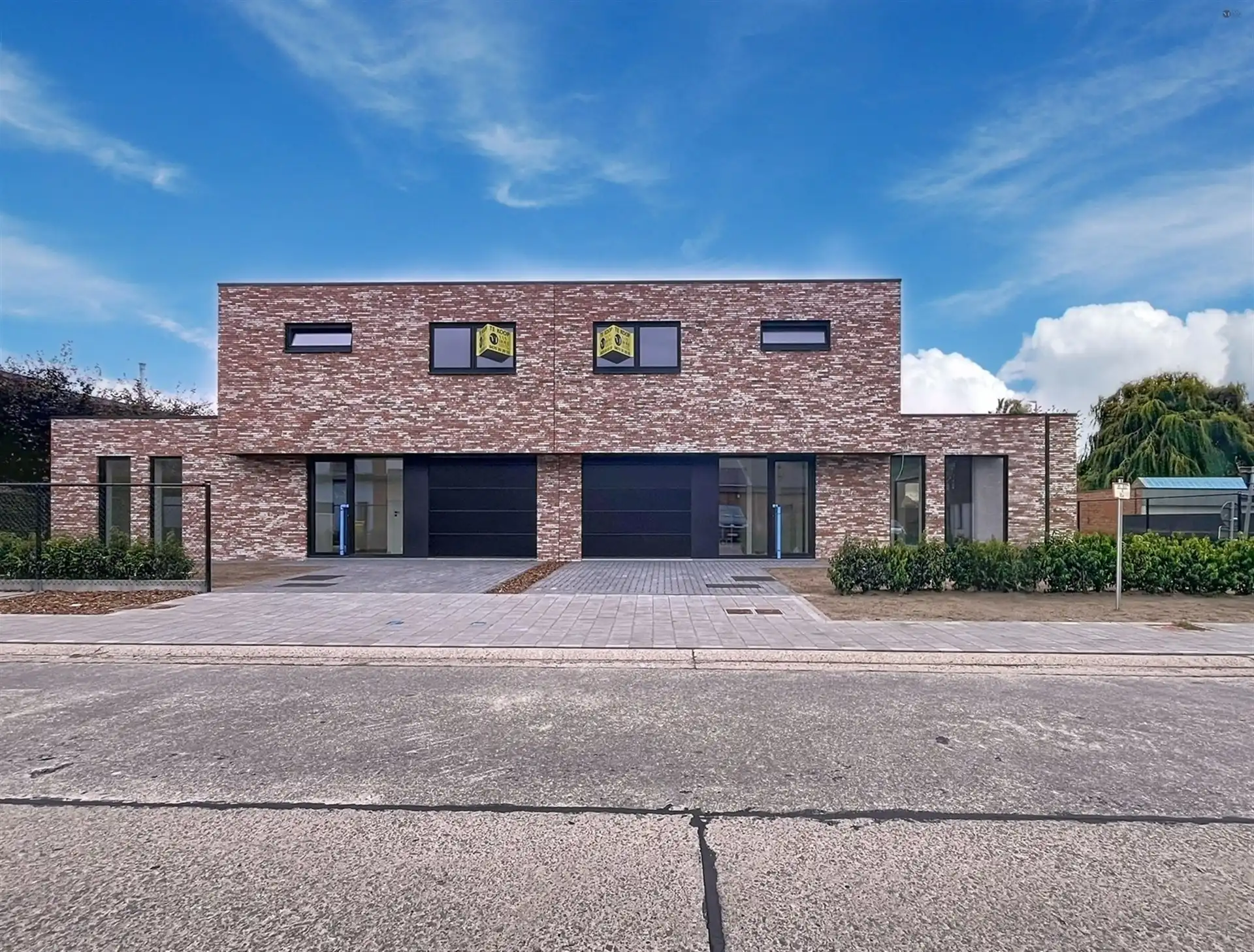 Half open BEN woning met 3 slaapkamer en zuid tuin op ruim perceel 320m² (LOT2) foto {{pictureIndex}}