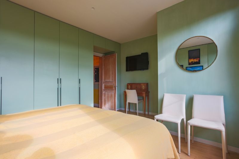 Unieke, instapklare  burgerwoning met 3 slaapkamers, aparte studio, Italiaanse tuin...(Energielebel B,  zonnepanelen...) foto 16