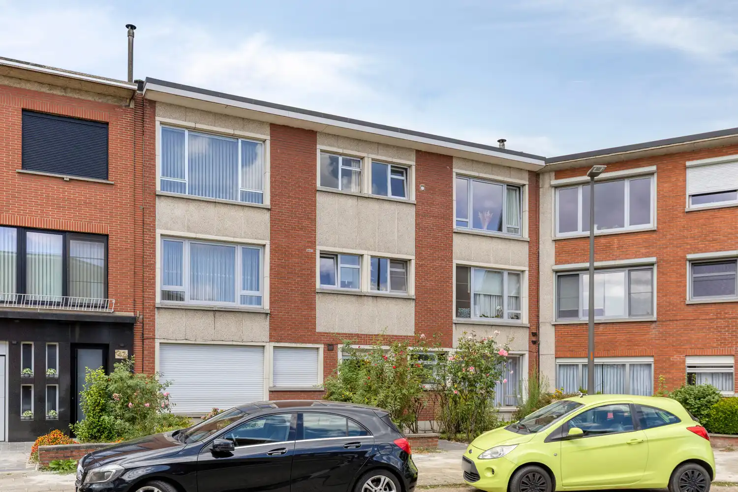Vlakbij het Boekenberg Park en Rivierenhof gelegen te renoveren appartement met 2 slks. foto 4