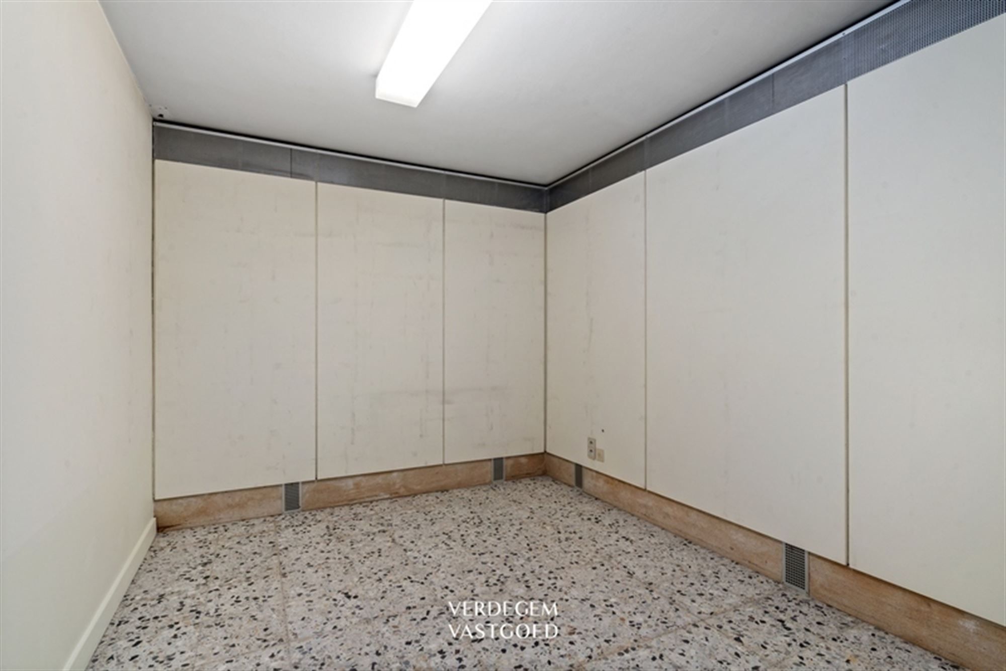Handelspand van 216m² op uitstekende locatie foto 9
