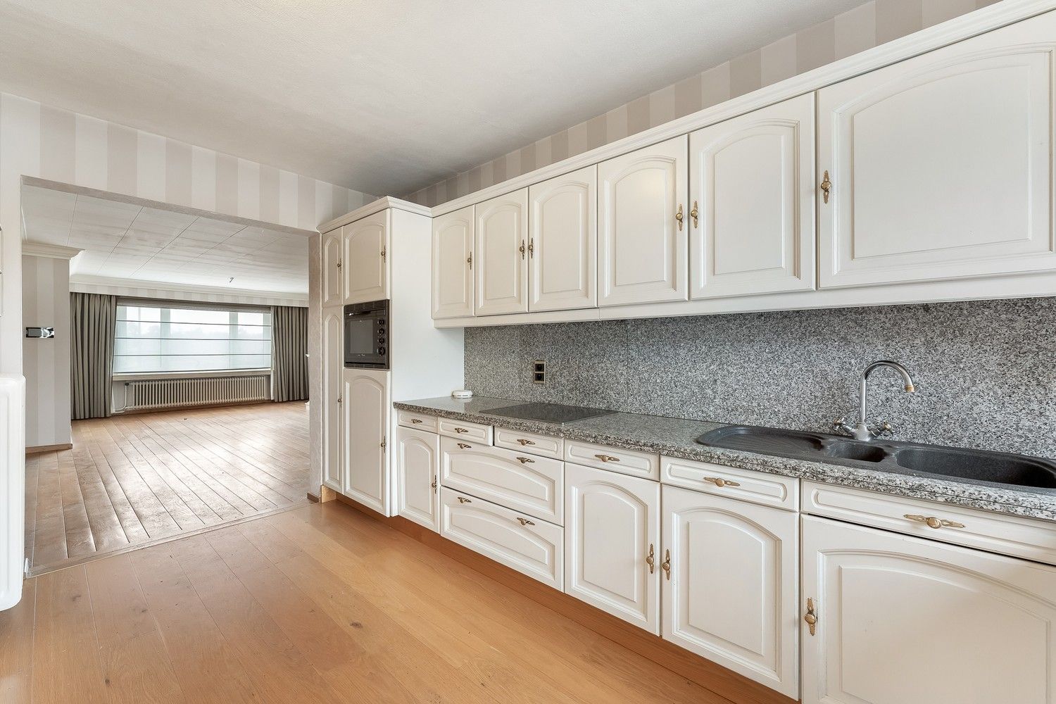 Ruime woning met (mogelijkheid tot) handelsgelijkvloers foto 4