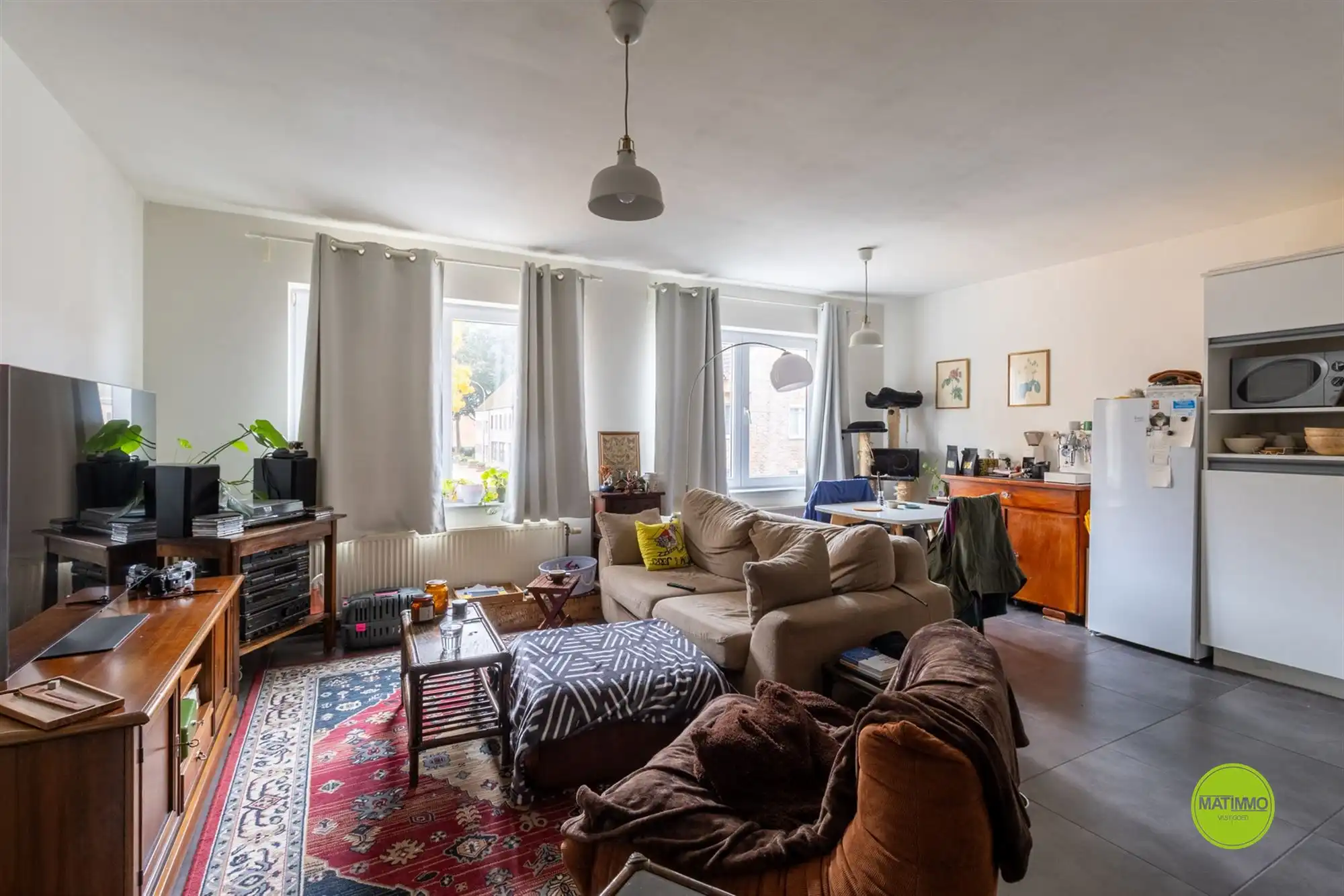 Ruim triplex appartement in een rustige omgeving  foto {{pictureIndex}}