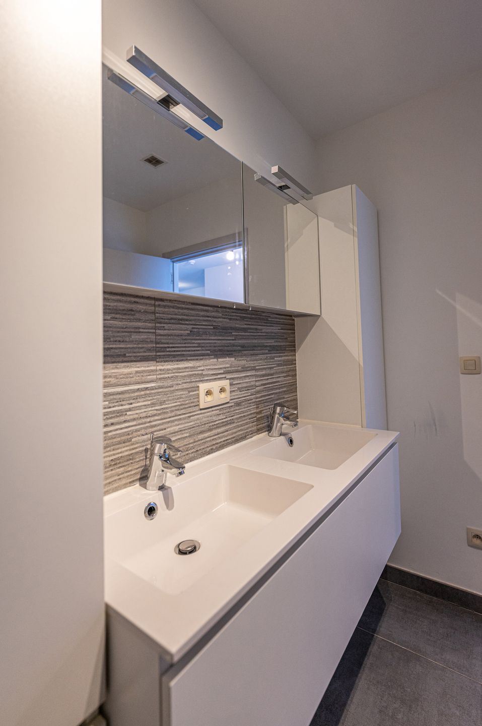 Duplexappartement met groot terras, gelegen in het centrum van Schriek. foto 11