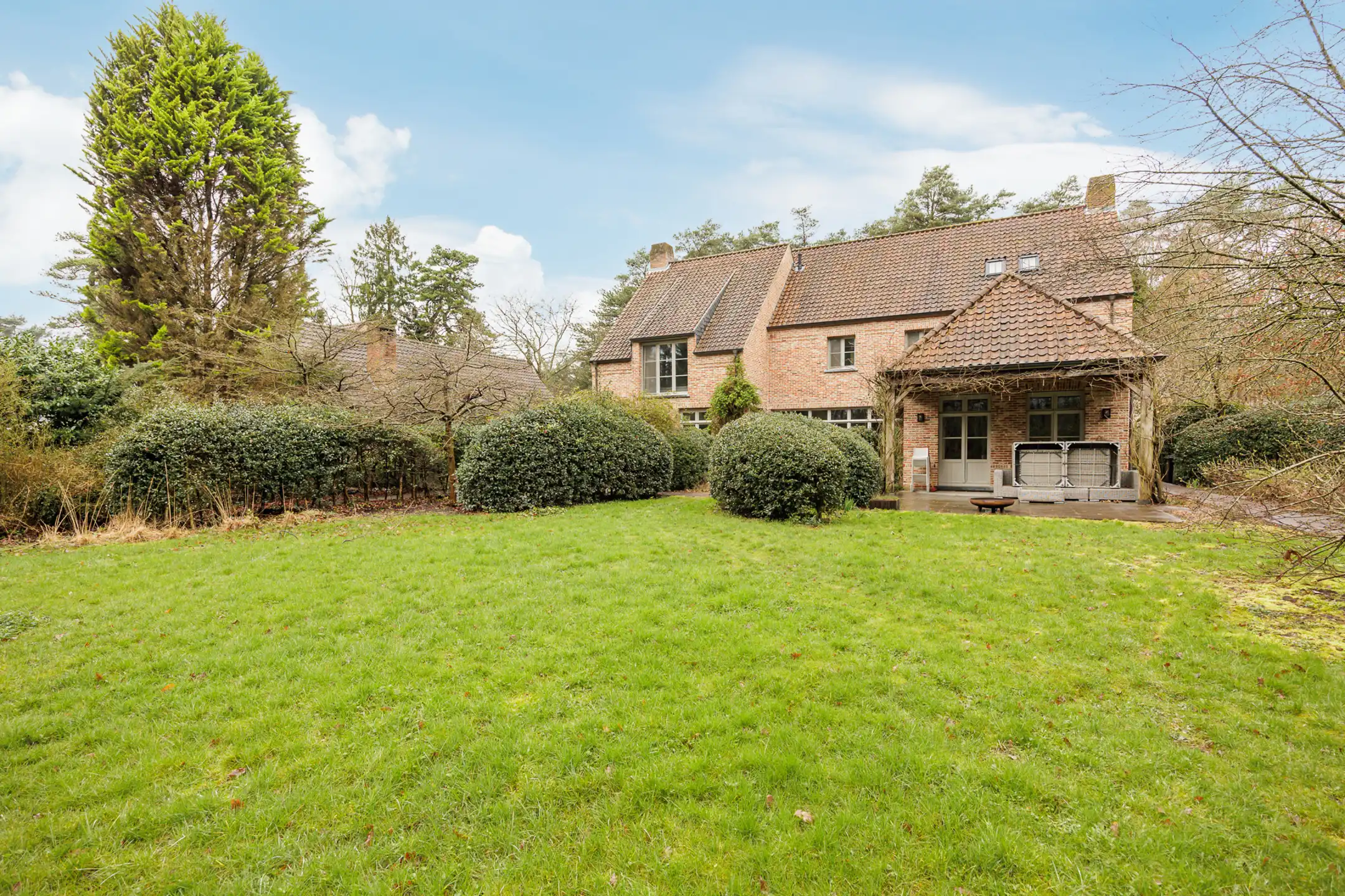 Stijlvolle pastorijvilla met 6 slaapkamers en prachtige tuin foto 7