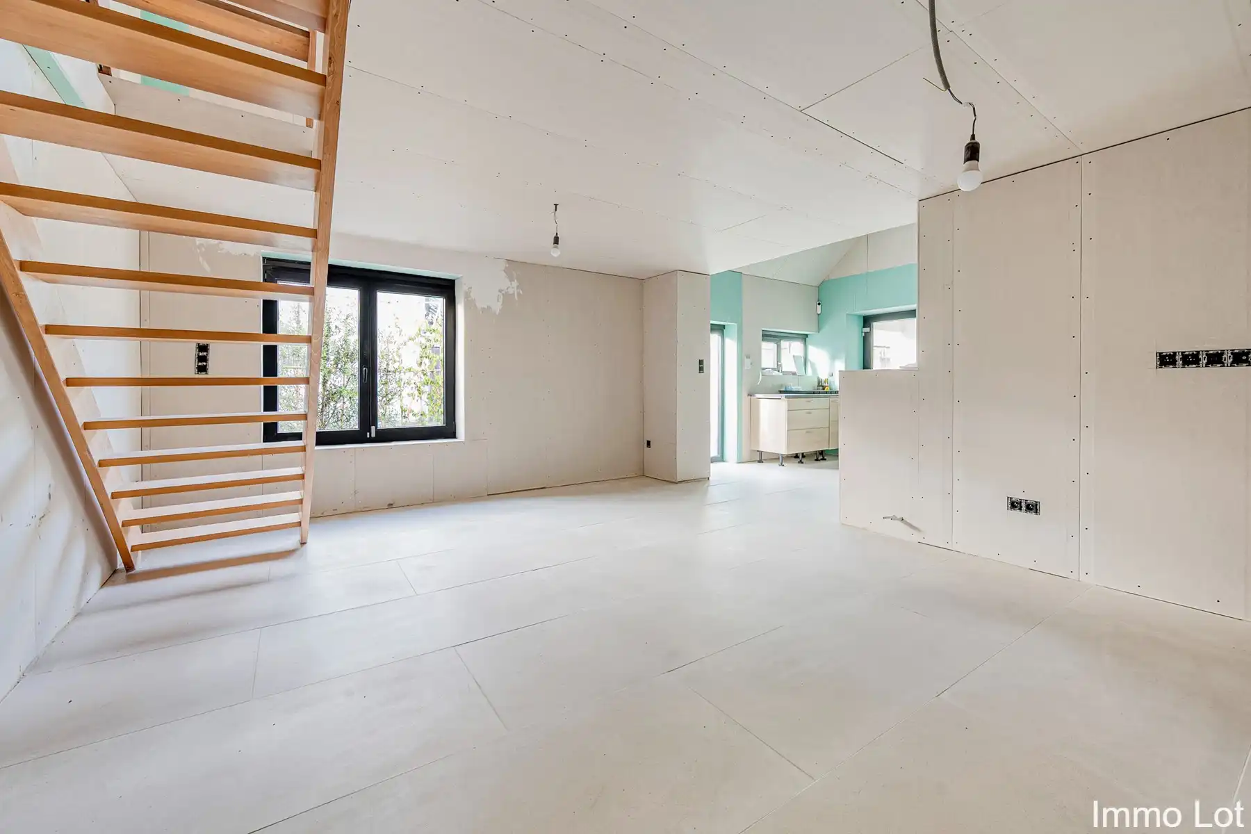 Knap gerenoveerde woning met terras foto 3