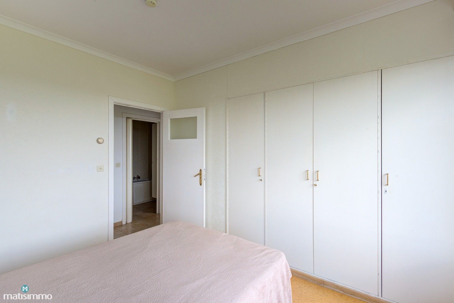 INSTAPKLAAR APPARTEMENT MET 2 SLAAPKAMERS EN WEIDS UITZICHT NABIJ STADSCENTRUM GENK foto 26
