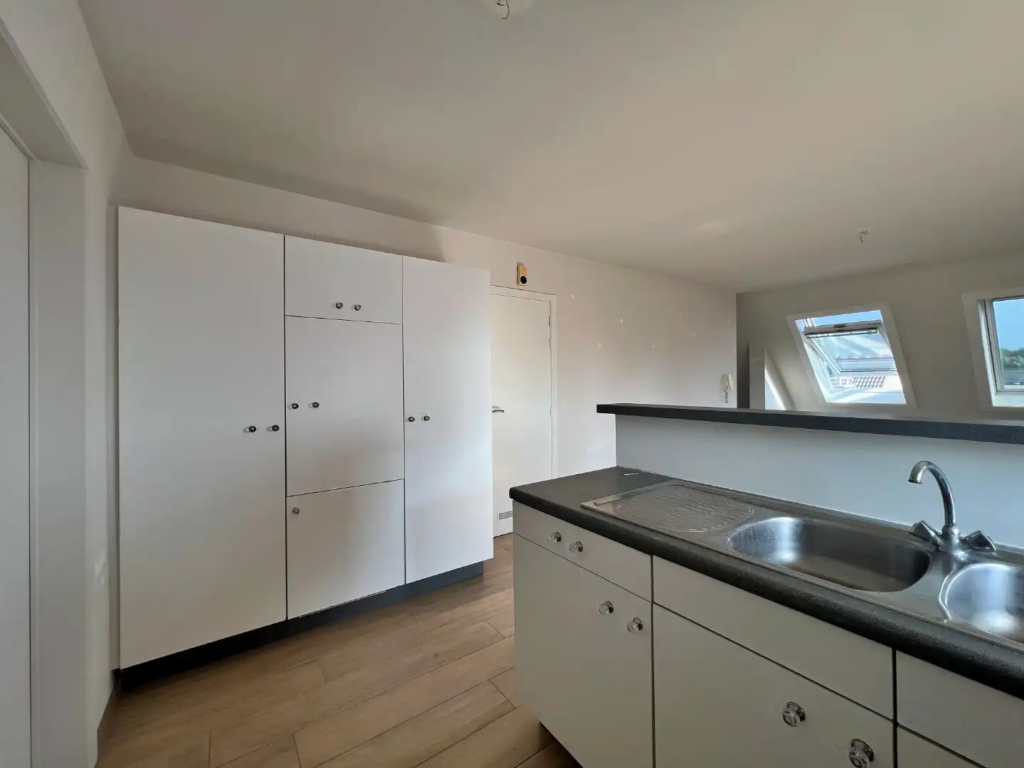 Centraal gelegen en energiezuinig appartement in Lovendegem foto 7