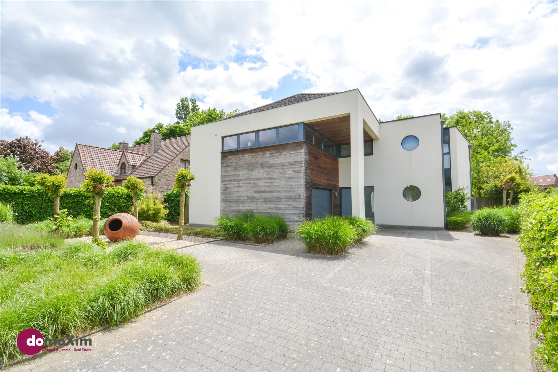 Prachtige villa met extra polyvalente ruimte in een doodlopende straat foto {{pictureIndex}}