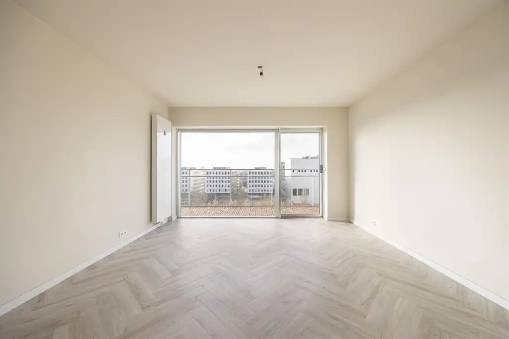 Gerenoveerd appartement met panoramisch zicht foto 2