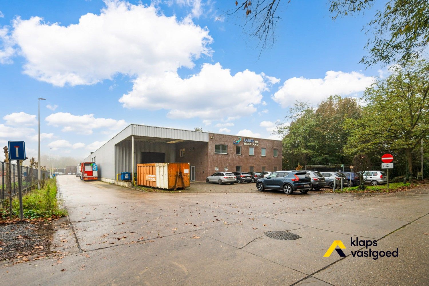 Knappe industriële hal op het bedrijventerrein van Rotem foto {{pictureIndex}}