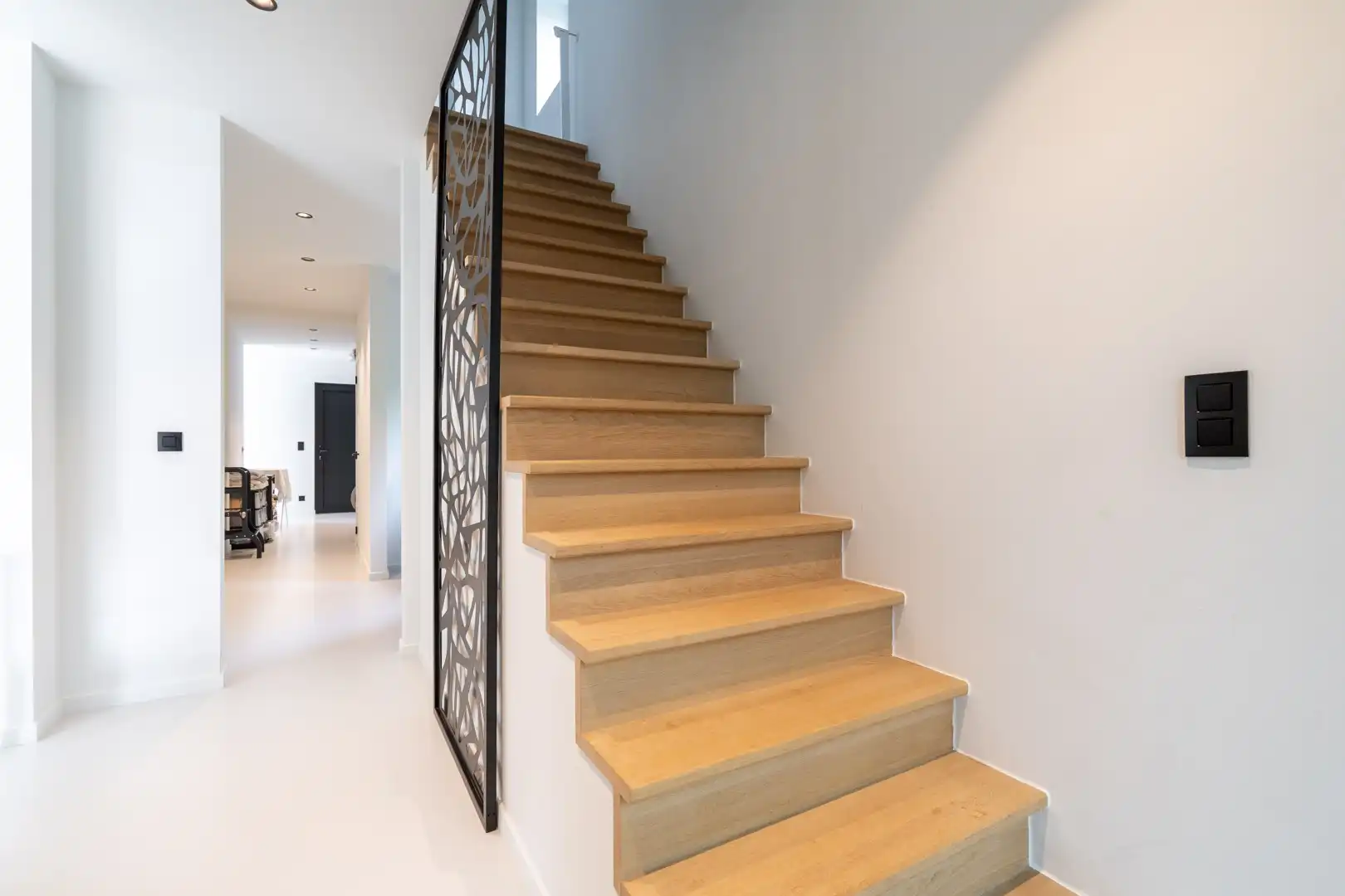 Instapklare woning met 3 slpkmrs op een perceel van 890m²! foto 3