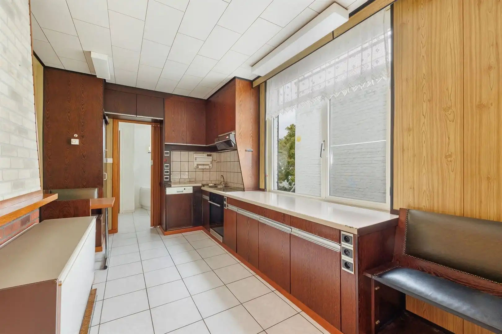Royale 3-slaapkamerwoning met garage, werkplaats en tuin foto 10