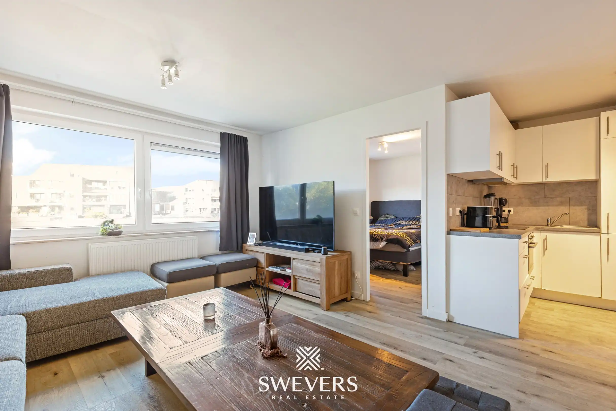 Uitstekend gelegen en volledig gerenoveerd appartement met staanplaats foto 5