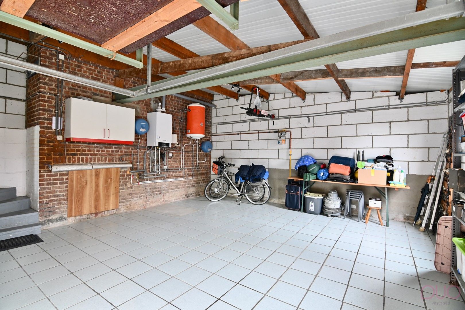 Instapklare gezinswoning rustig gelegen op18A04CA met 4 slaapkamers en grote garage foto 12