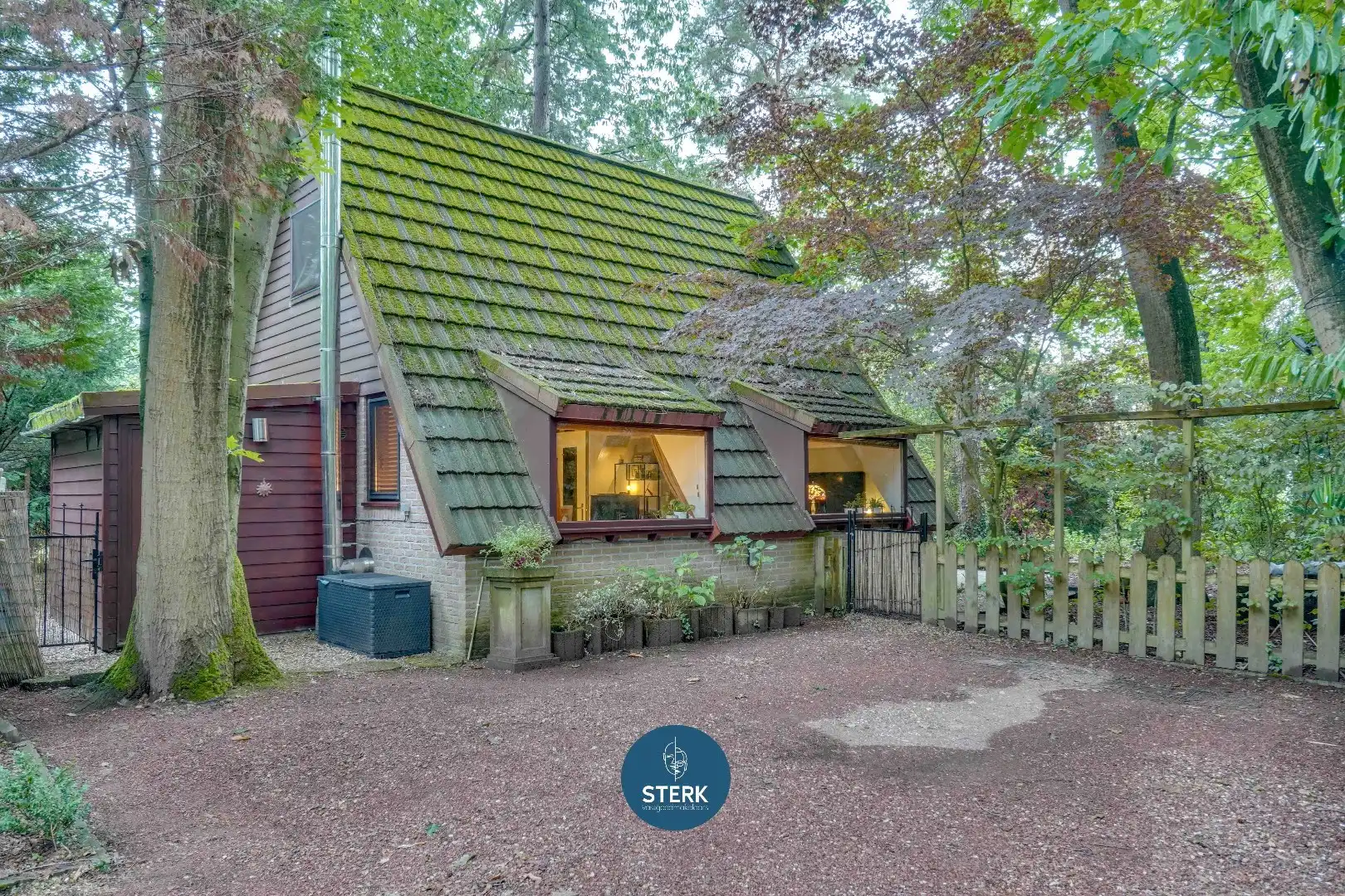 SFEERVOLLE VAKANTIEWONING INCL. INBOEDEL EN RUIME TUIN OP SONNEVIJVER !  foto 3