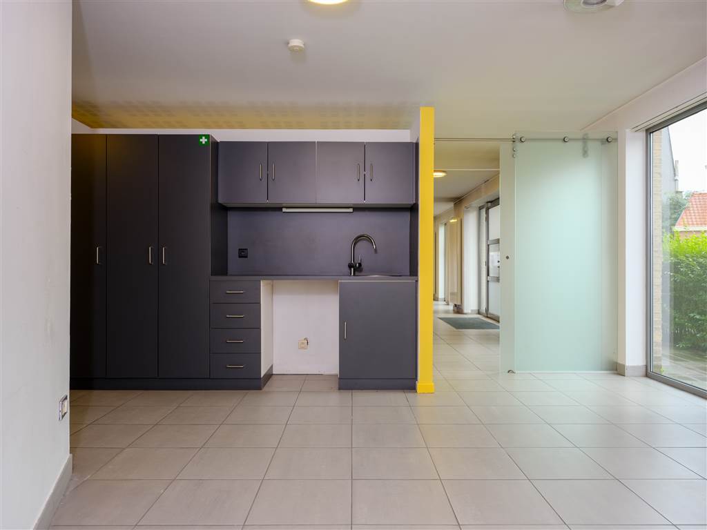 Zeer centraal gelegen gelijkvloerse kantoorruimte (117m²)  te Tielt foto 3