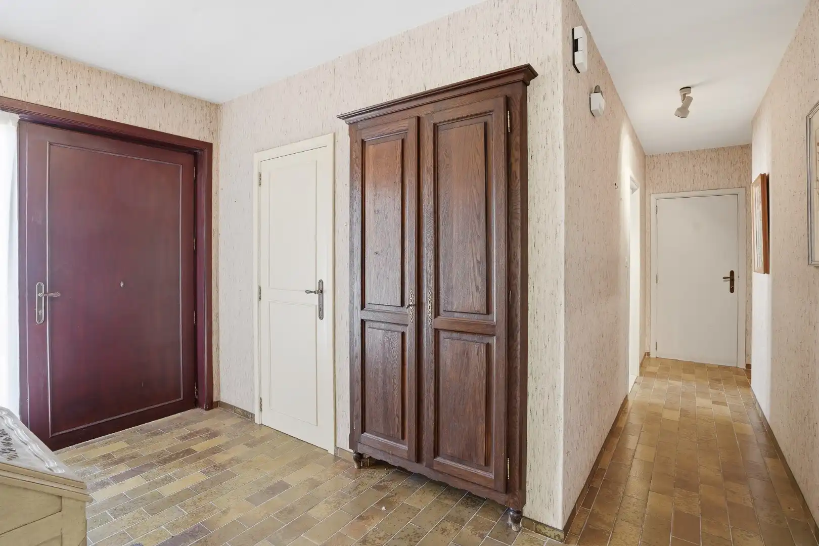 Vrijstaande bungalow met 3 slaapkamers, ruime garage en zonnige tuin foto 11