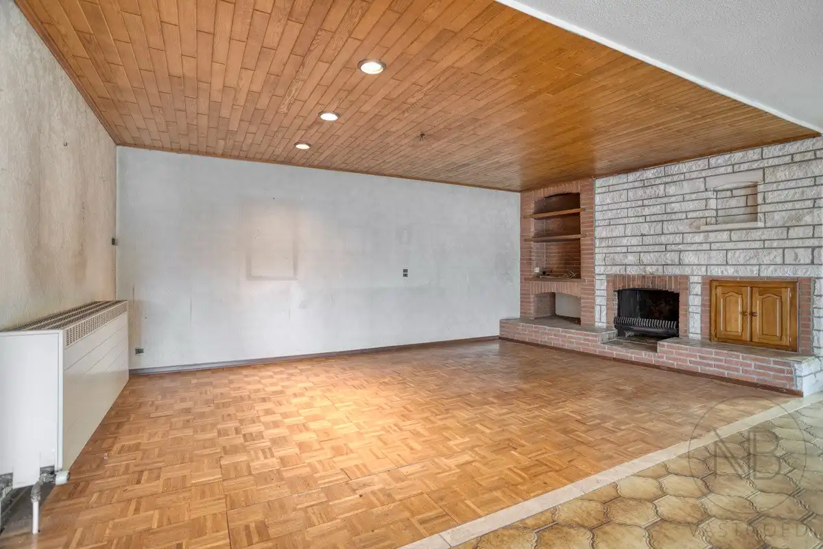 Te renoveren appartemtent met garage te koop! foto 13