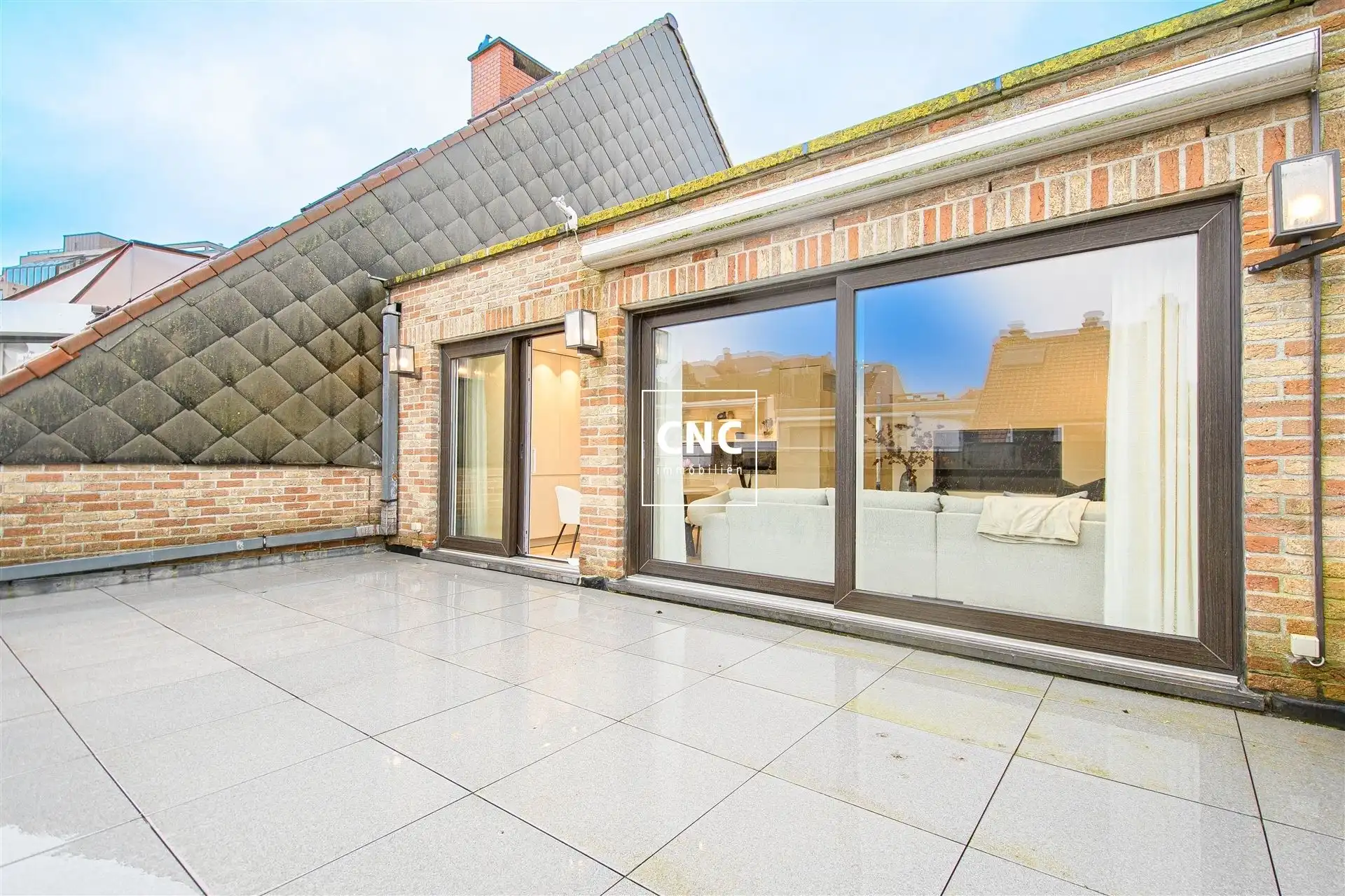 Gerenoveerde penthouse met grote terrassen nabij de zeedijk foto 9