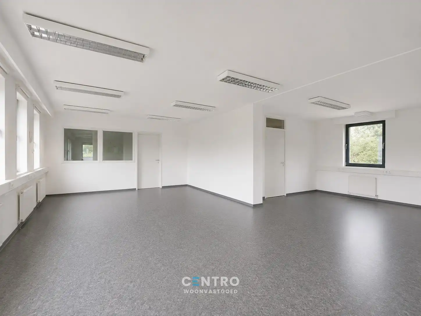 Vrijstaande VILLA (430m²) op een hoekperceel van ± 1.200 m² op invalsweg Roeselare (vlakbij de ring R32). Ook ideaal als KANGOEROEWONING. foto 19